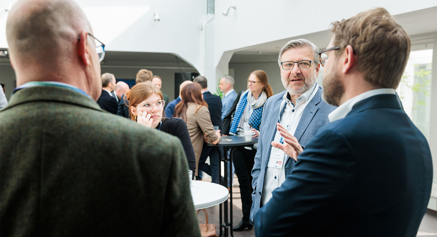 Dirk Heidenblut, Mitglied des Bundestages, in Gesprächen mit unseren Gästen.