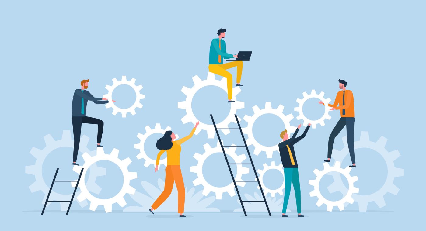 Illustration eines Teams, das gemeinsam Zahnräder zusammenfügt und auf Leitern arbeitet; eine Person sitzt mit Laptop auf einem Zahnrad.
