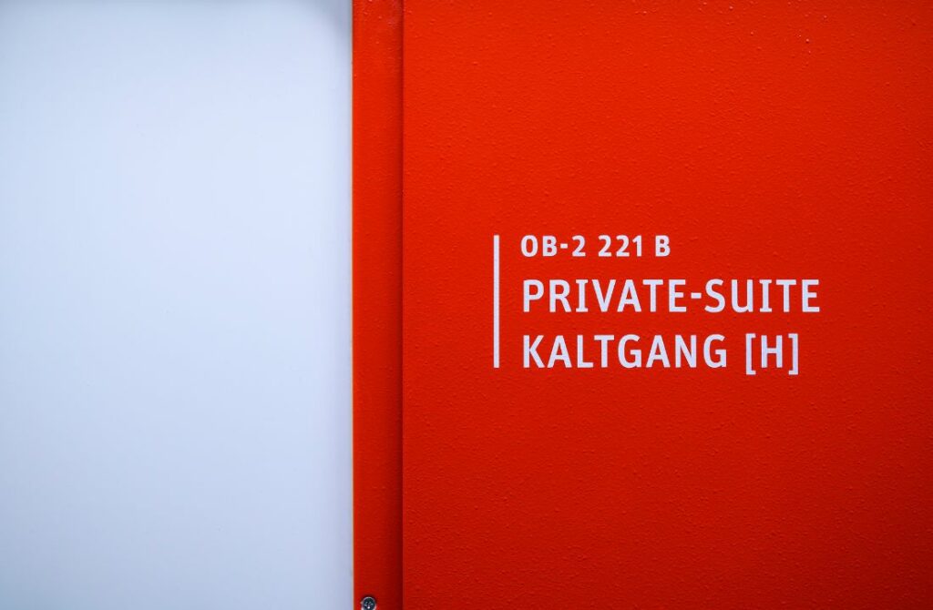 Tür zur Private Suite.