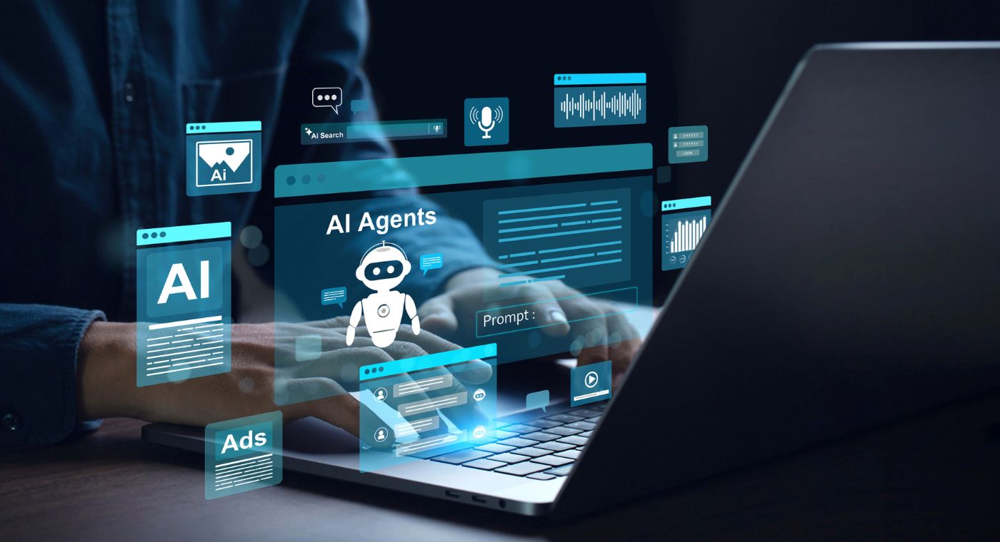 Ein Mann sitzt an einem Laptop und mehrere KI Tools schweben über dem Laptop.