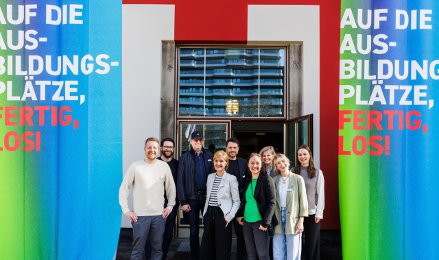 Gruppenbild des Ausbildungsmarketing der IHK Essen auf dem Azubi-Speeddating